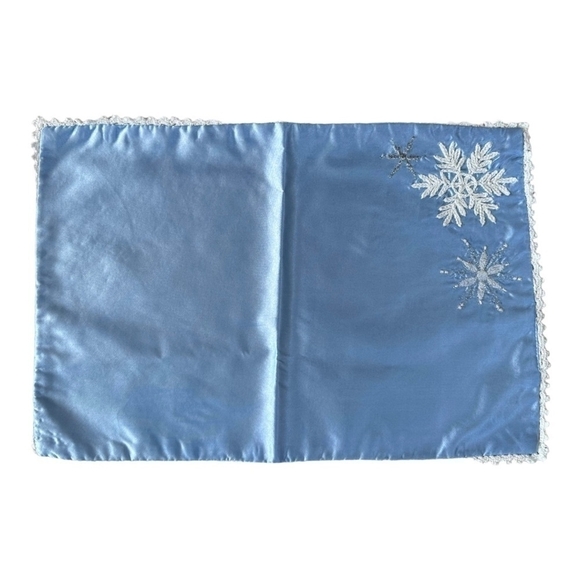Set of 4+1 Embroidered White Snowflakes Blue Satin Placemats Christmas Decor - Picture 3 of 5
